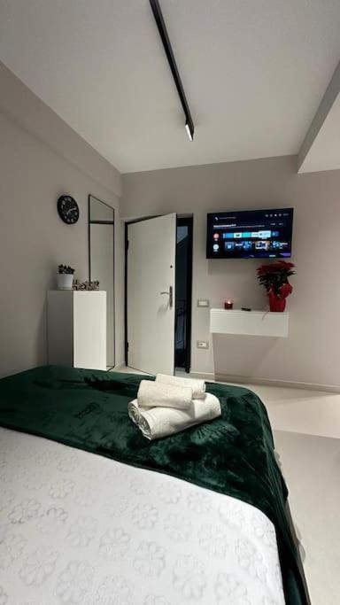 Host Apartament Elio Tirana Eksteriør billede
