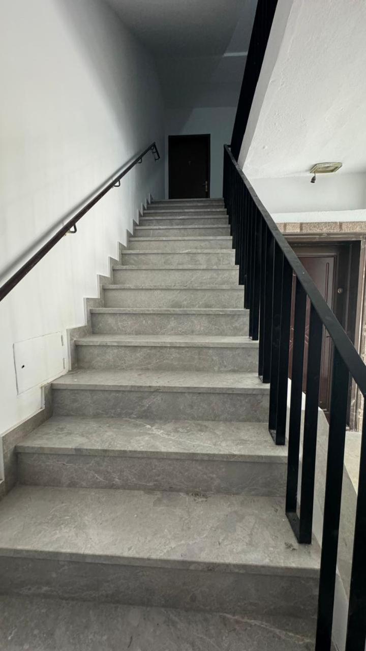 Host Apartament Elio Tirana Eksteriør billede