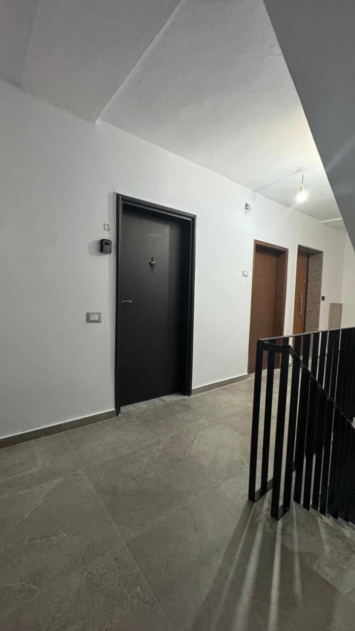 Host Apartament Elio Tirana Eksteriør billede