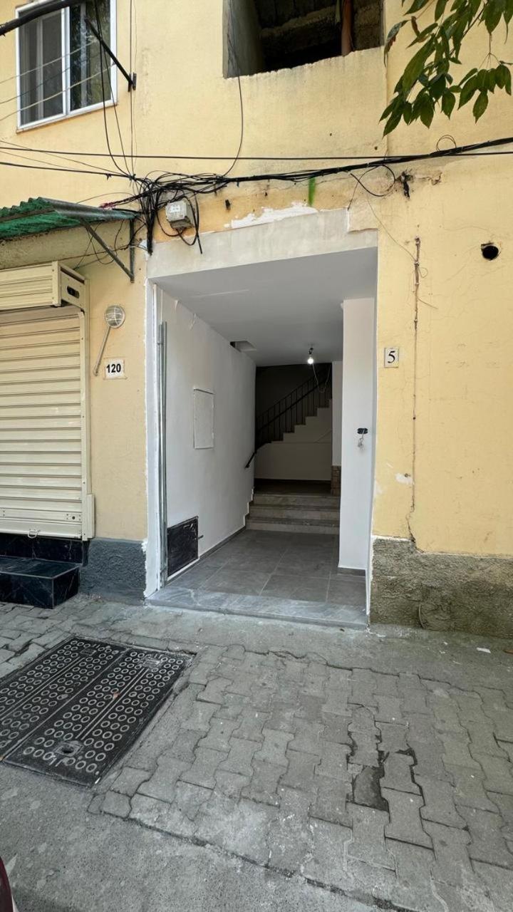 Host Apartament Elio Tirana Eksteriør billede
