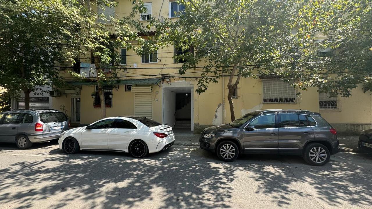 Host Apartament Elio Tirana Eksteriør billede